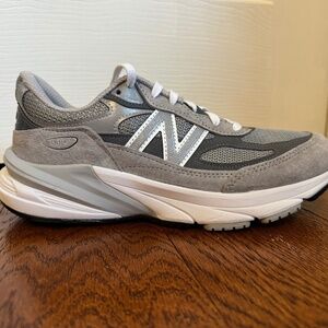 Women’s New Balance 990